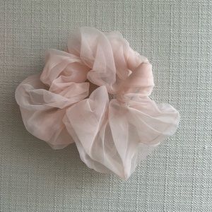 Pink tulle scrunchie